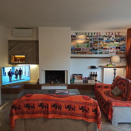 Lukas Home Con Il Cuore Appartamento 3 Camere Al Piano Terra E Appartamento 1 Camera In Taverna Merone Exterior photo